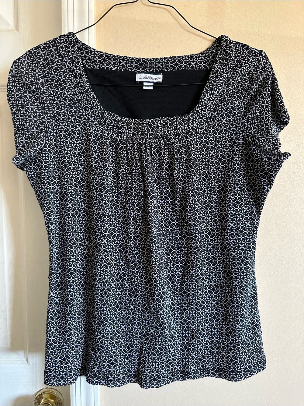 croft & barrow Black and White Geometric Scoop Neck Blouse